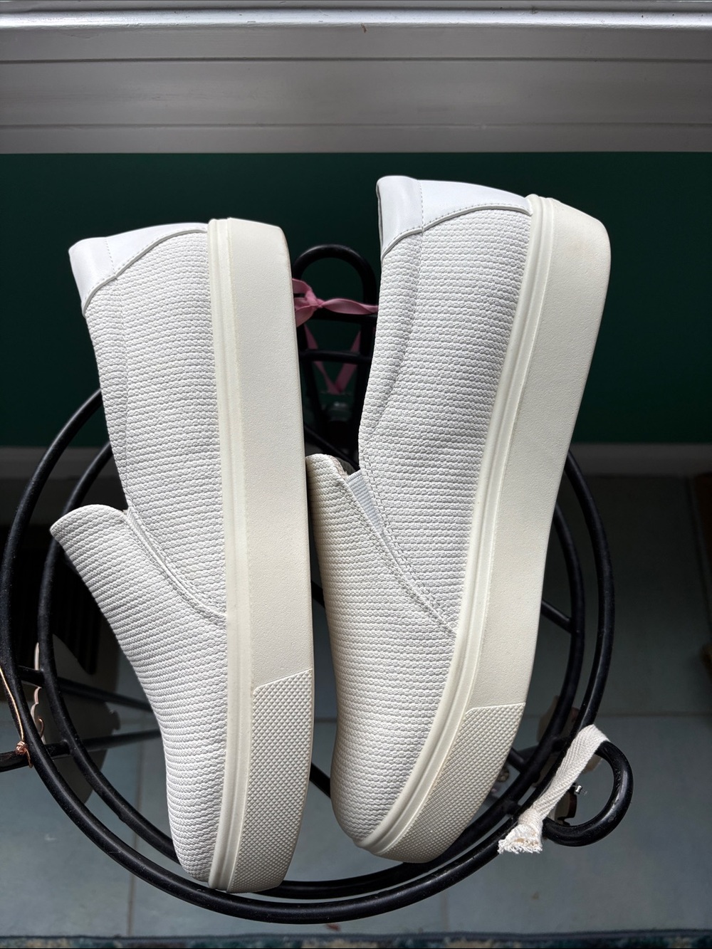 Dr. Scholl's Cream Knit Slip-On Sneakers EUC - Picture 4 of 5